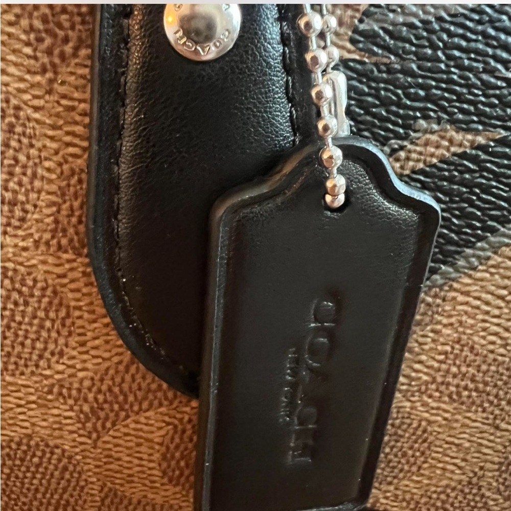 Coach Signature Bow Gallery Tote - Picture 4 of 8